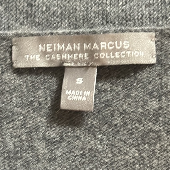 Neiman Marcus Cashmere
Collection Basic Open
Cardigan Heather Gray Size S Soft - Picture 10 of 13